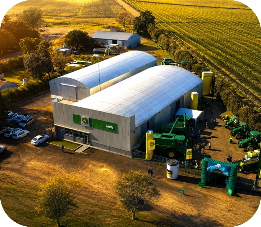 Vista aérea de un concesionario John Deere